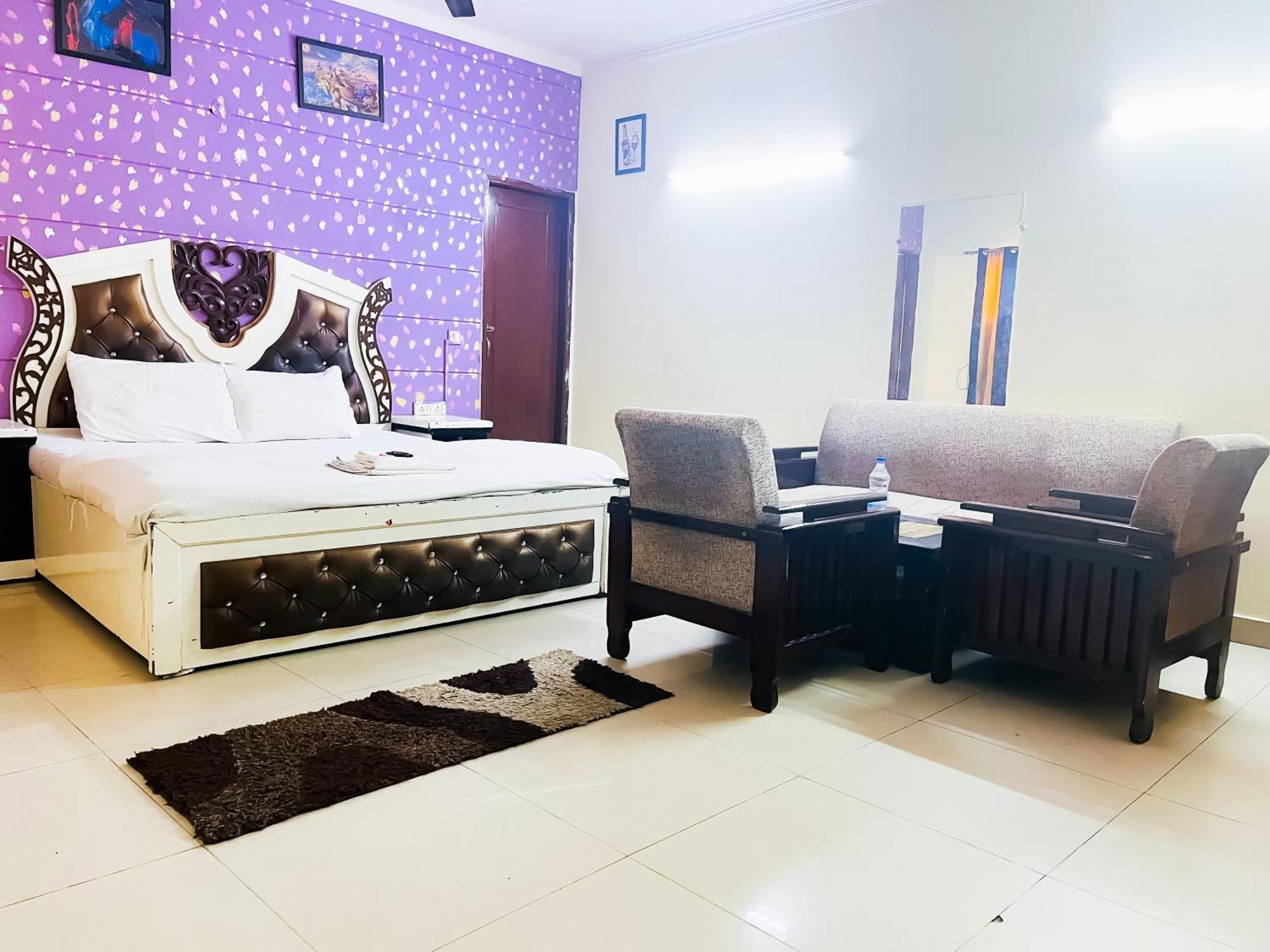 Red House - South Ex Near Aims Bed & Breakfast New Delhi