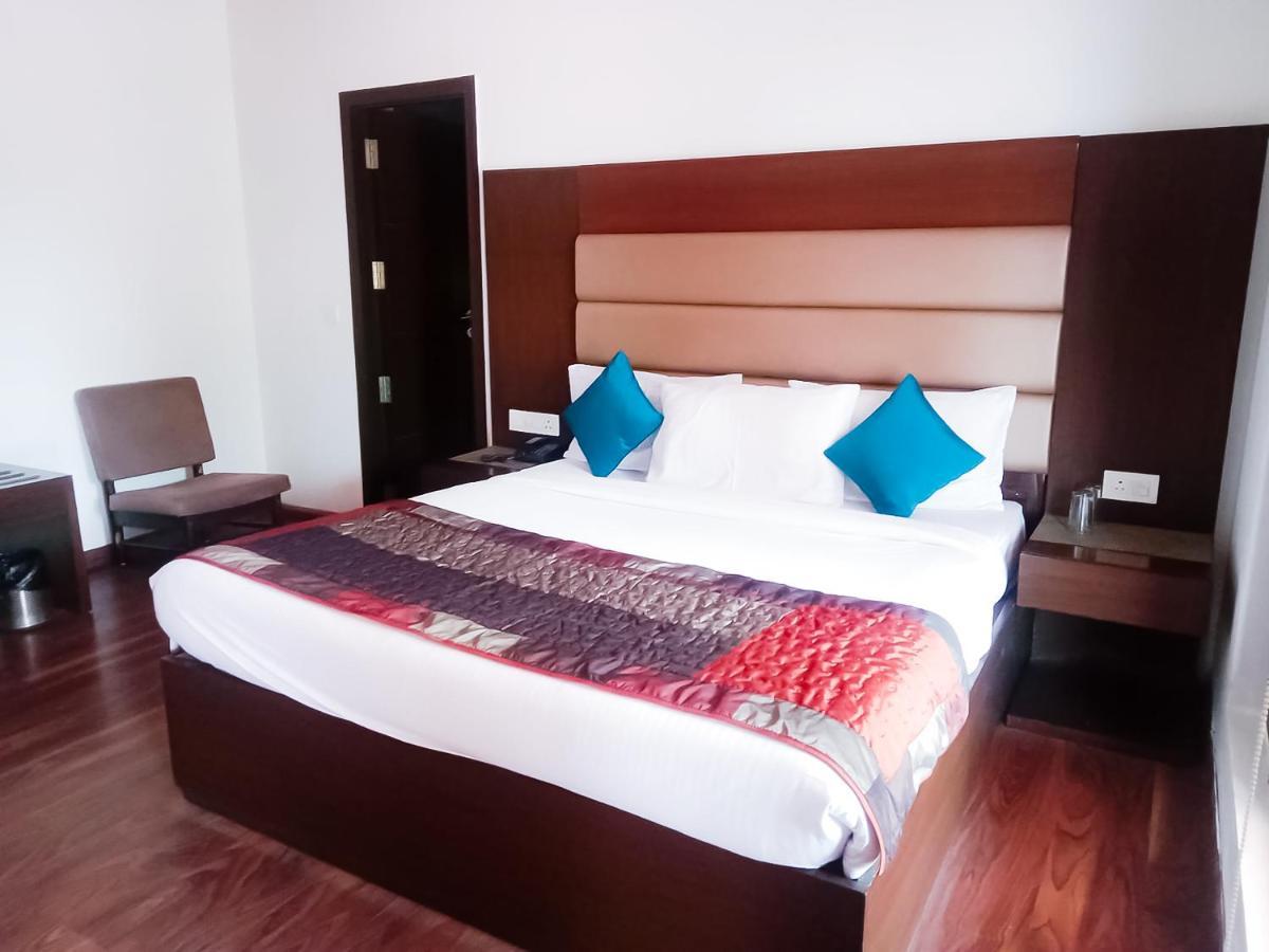 Red House - South Ex Near Aims * New Delhi
